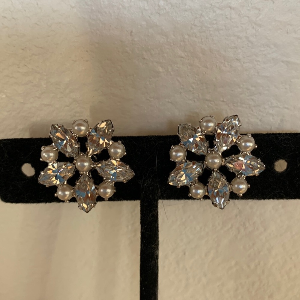 Vintage B David rhinestone and faux pearl silver tone clip on earrings (302)